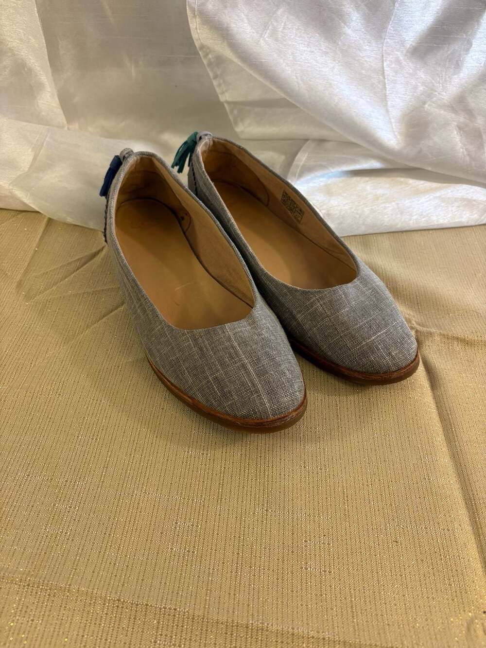 UGG Women's Size 8 Gray Linen Tassel Ballet Flats